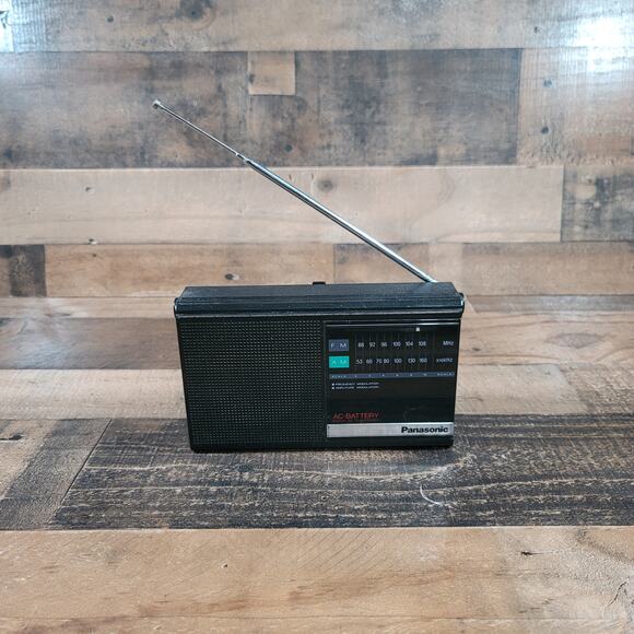Vintage 1980s Panasonic RF-542 AM/FM Portable Radio - Picture 1 of 8
